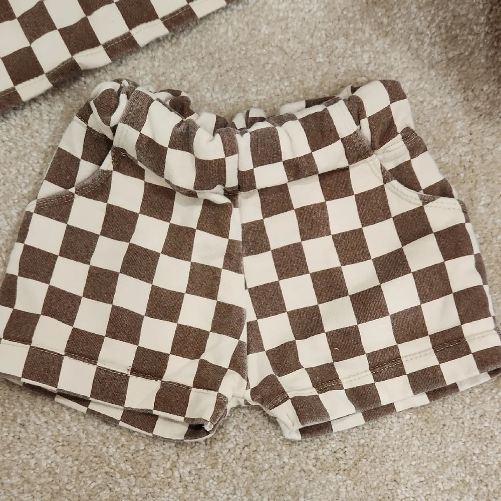 Cherry Brick Road Kids Checkerboard Short Set in Brown and Cream  Size 3